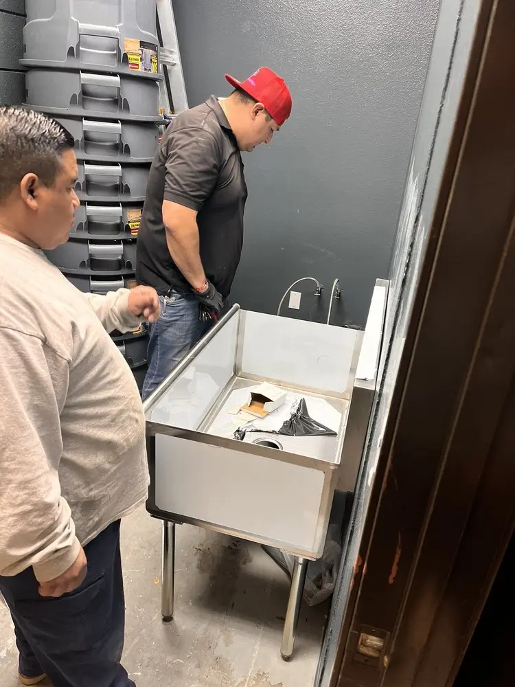 Commercial plumbing and sink installation in Flagami